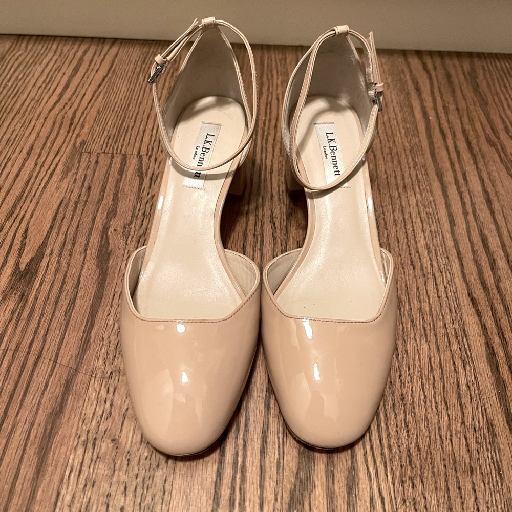 Patent leather nude shoes
